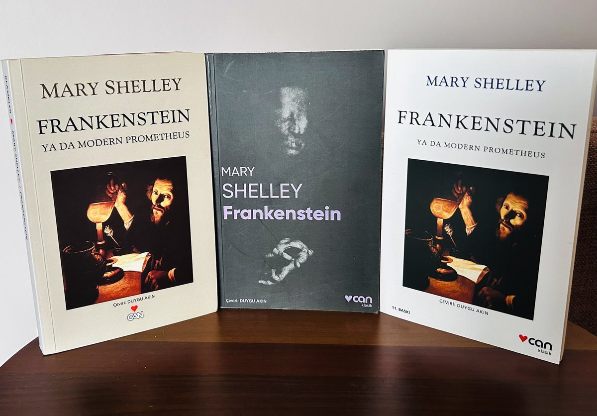 Can Yayınları’ndan üç farklı kapakla çıkan Frankenstein çevirim. İlk kapak kalktı, yerini beyaz kapak aldı, ortadaki ise Foroğraflı Klasikler serisine özel. Film kitaba ilgiyi arttırdı ki bence güzel bir gelişme. Bazen de sinemanın edebiyata katkısı oluyor. 😜