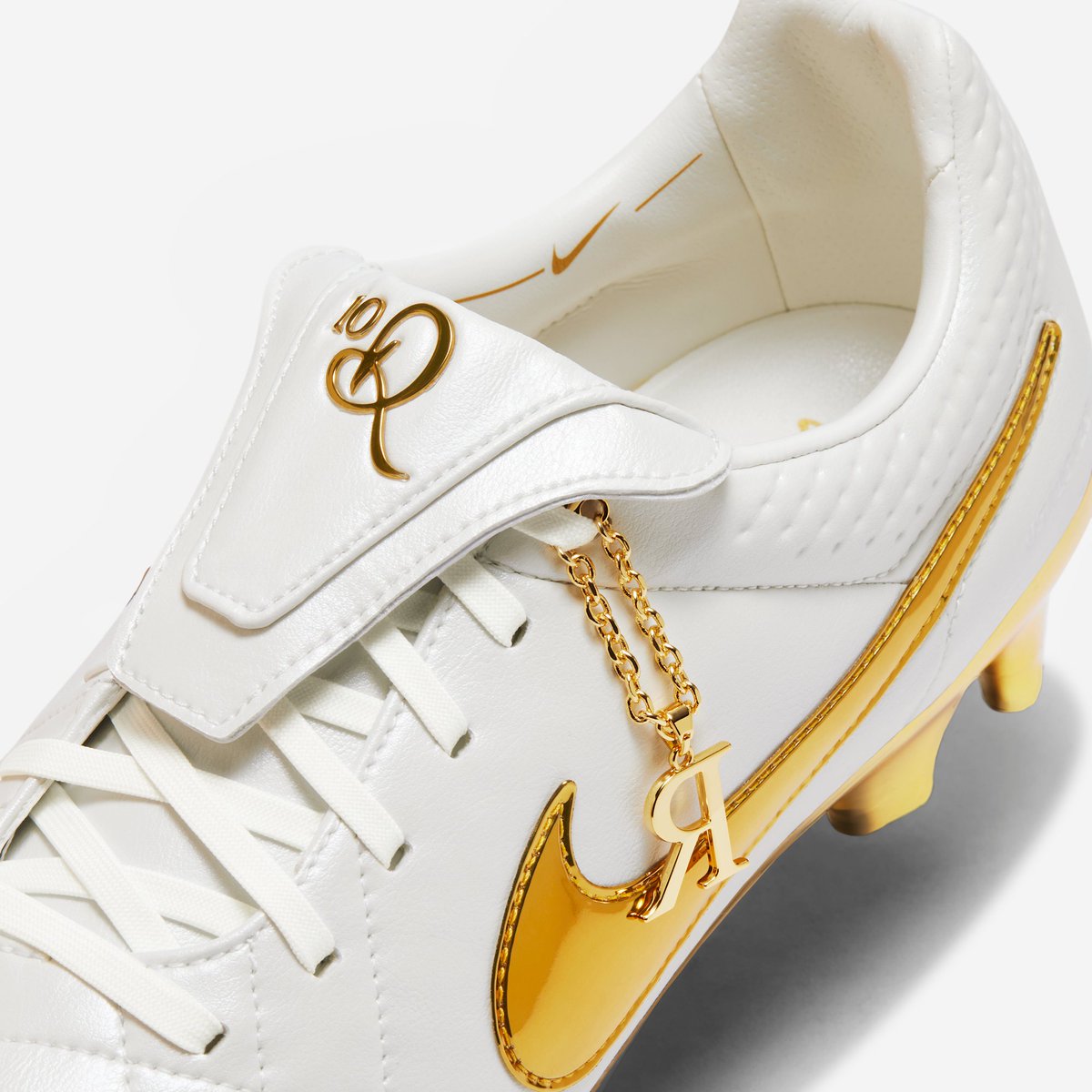 ImagesByStashed's tweet image. ad: JUST DROPPED 🚨
Nike Tiempo Legend RGN FG SE x Ronaldinho 'Touch of Gold'
FR: tidd.ly/3YgVmBd
UK: tidd.ly/4pxAjqe
DE: tidd.ly/3KNGZBc
NL: tidd.ly/3MQraKF
IT: tidd.ly/4oJsVqo
ES: tidd.ly/4q66Of7
BE: tidd.ly/3KOHvz0