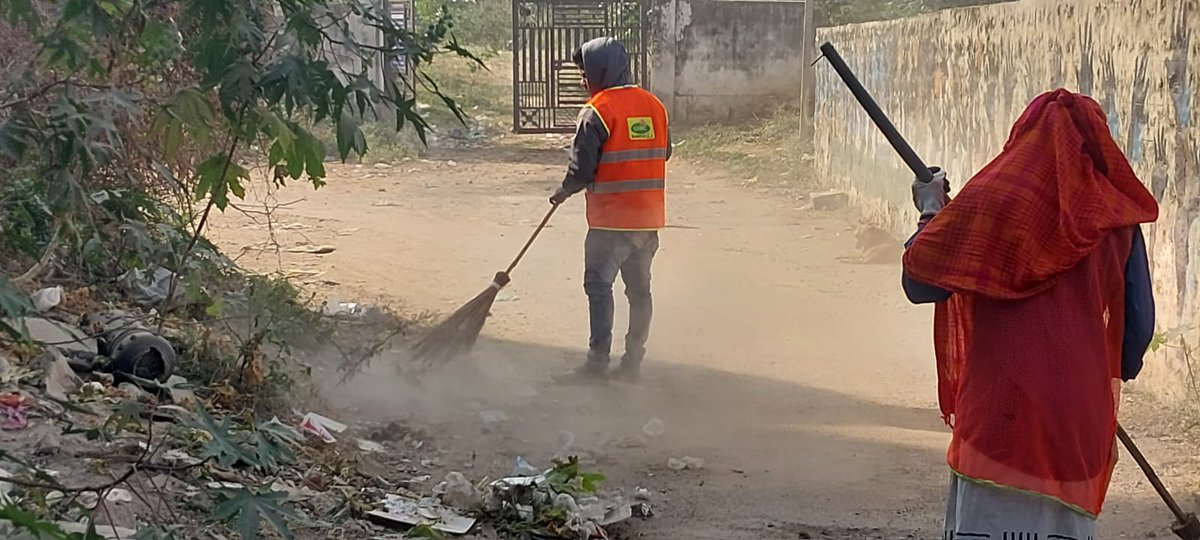 amoh_c28's tweet photo. @fenkomatt_org @GHMCOnline Good afternoon madam the sanitation team attended the complaint and cleared the garbage from specific location https://t.co/W0xq2KeC5M