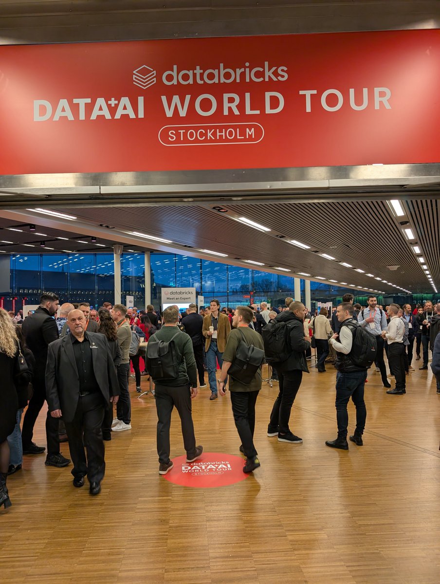 #DataAISummit tweet media