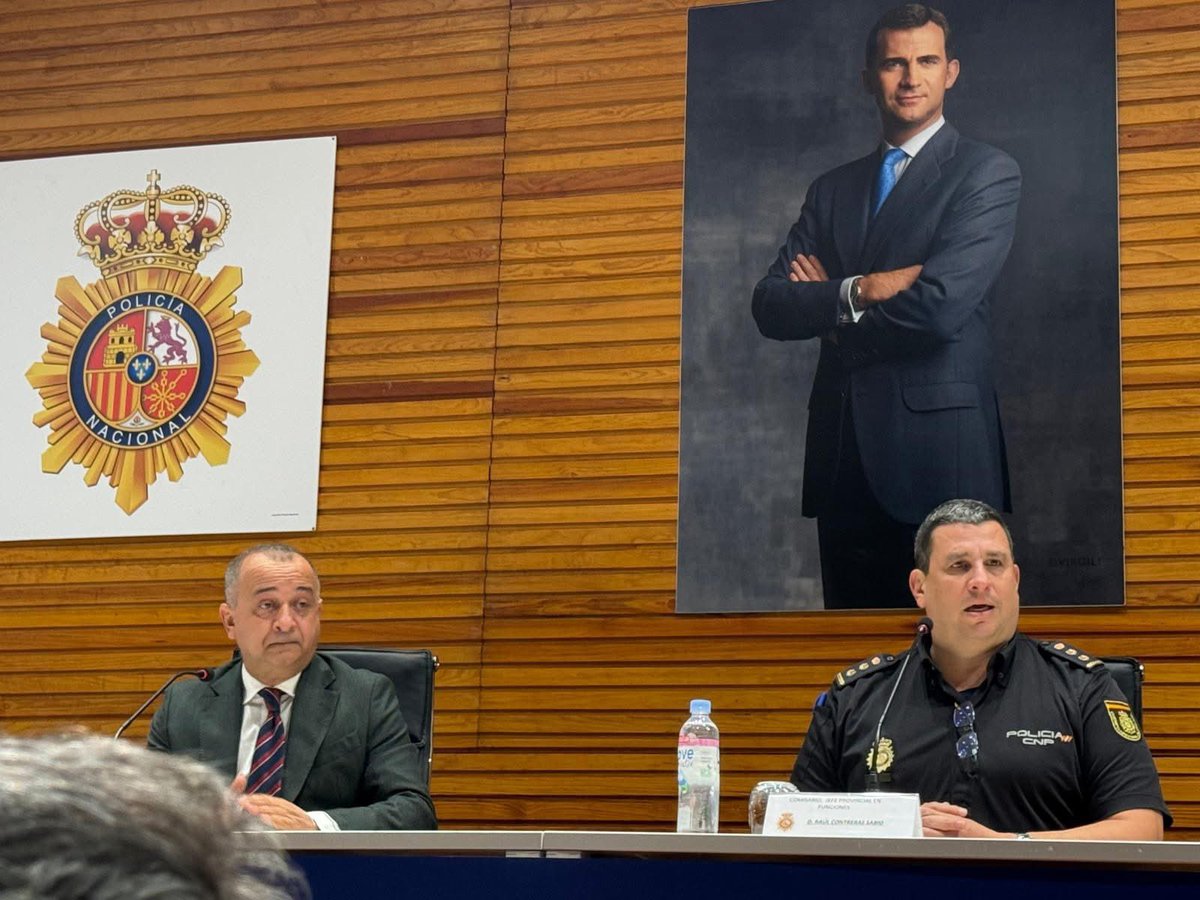 🎄 Navidad segura, comercio seguro
Este martes (09/12) acudimos a la reunión convocada por <a href="/policia/">Policía Nacional</a> de SC de TFE. para explicar el operativo que llevará este cuerpo durante las  navidades.
🎁 Disfruta, compra con confianza y vive unas fiestas seguras.