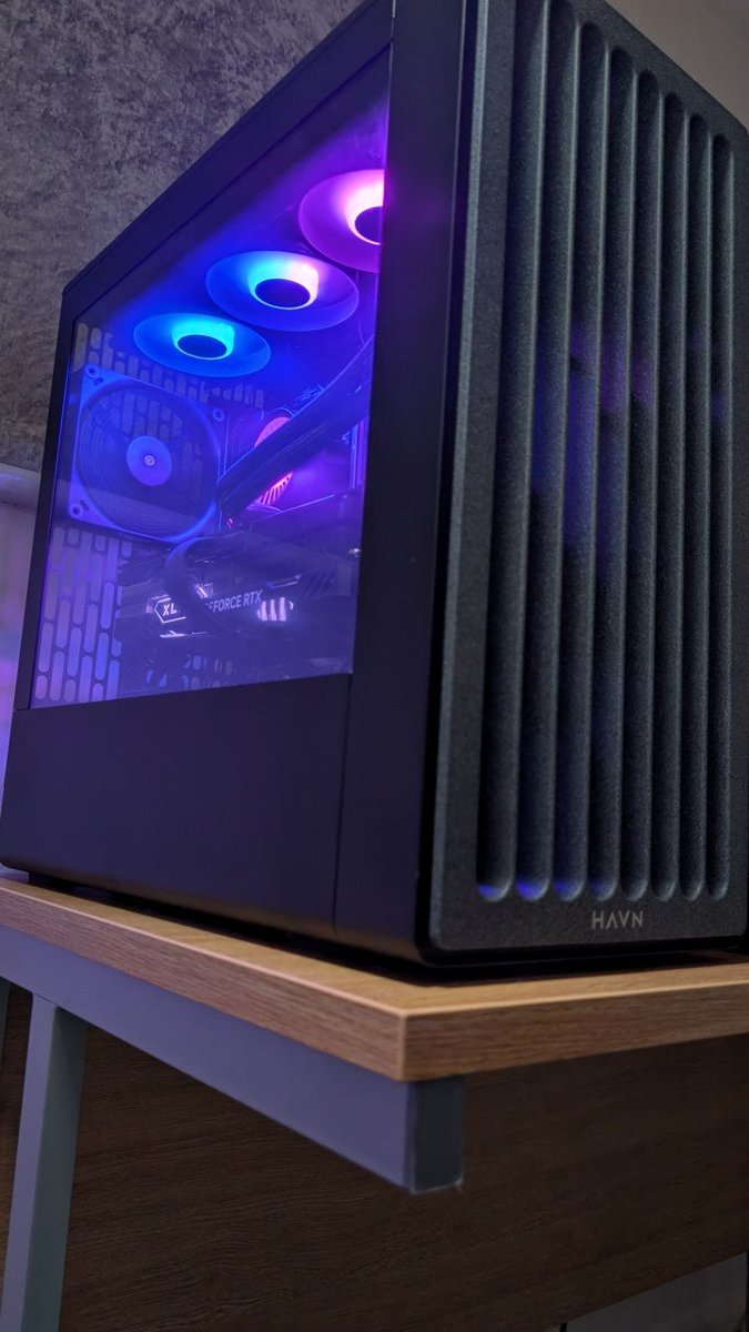 The 'Git gaming PC got an upgrade.

Case was showing it's age with cooling performance, so I upgraded it to the <a href="/HAVNGlobal/">HAVN</a> BF 360 Flow &amp; got the Arctic Freezer 3 Pro 360 argb (had the 2) aio for subtle lighting.

Don't look bad' eh and it REALLY shifts some air! 

#Simracing