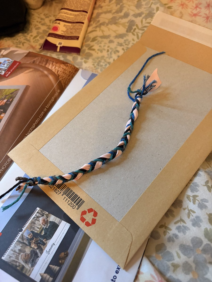 i get to give my best friend a christmas present after being friends for 2 years and him spending thousands on me and never being able to give him anything back i’m so happy 🥹