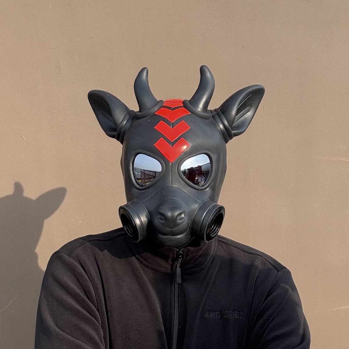 Pupjoi's tweet photo. βοΈπ Holiday mode: activated.
This deer came geared up for a darker Christmas vibe β whoβs ready to unwrap it? ππ¦
#Pupjoi #Gasmask #DeerHood #GasmaskPlay #FurryGear #KinkGear #Christmas https://t.co/oRhHCeyvA2
