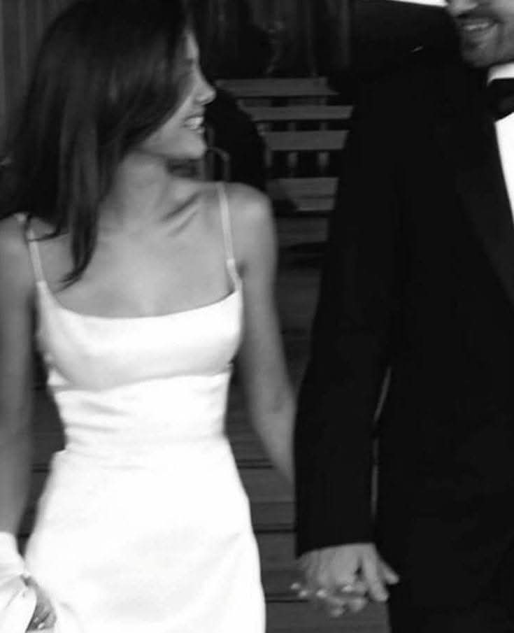 i want to go on a walk and hold your hand and smile a lot

#Love ❤️ 
#Moon 🌙 
#Shonu 💃