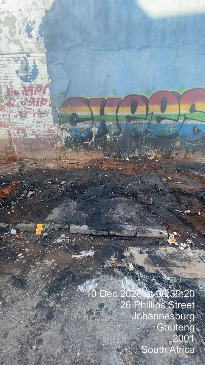 #WarOnWaste - Jozi please Stop the Dumping ...let our hard work shine through....Dumping Does not create jobs....only more mess 😭♻️🗑️🧹 <a href="/CityofJoburgZA/">City of Joburg</a> #StopIllegalDumping