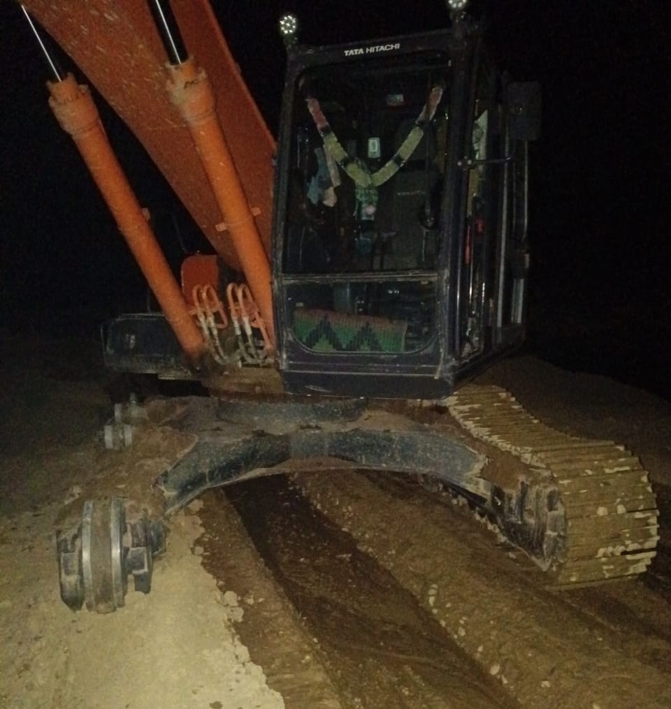 On the night of 9th Dec, the Sub-Collector along with two Addl. Tahasildars,  JMOs of Mining department &amp; police conducted a joint enforcement drive against illegal sand mining. 3 Hyva trucks and 1 excavator were seized. 

<a href="/DMBargarh/">Collector & DM, Bargarh</a> <a href="/rdmodisha/">Revenue & DM Department, Government of Odisha</a> <a href="/MinesOdisha/">Steel & Mines, Odisha</a> <a href="/bargarhpolice/">Bargarh Police</a>