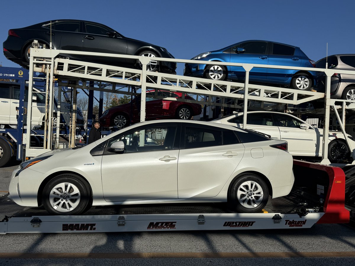 12月①LHDのEKを始めた。左なのでどうなることやら。来年のwekに向けて走り出す。②シグニア、プリウスが完成。③山梨のあの人のMAZDA3を預かる（現在も）④50プリウスを頼まれたけどSR.4WD.Aプレミアムの個体をやっと仕入れ。年内なんとか納車したい。つうか球少なすぎ。