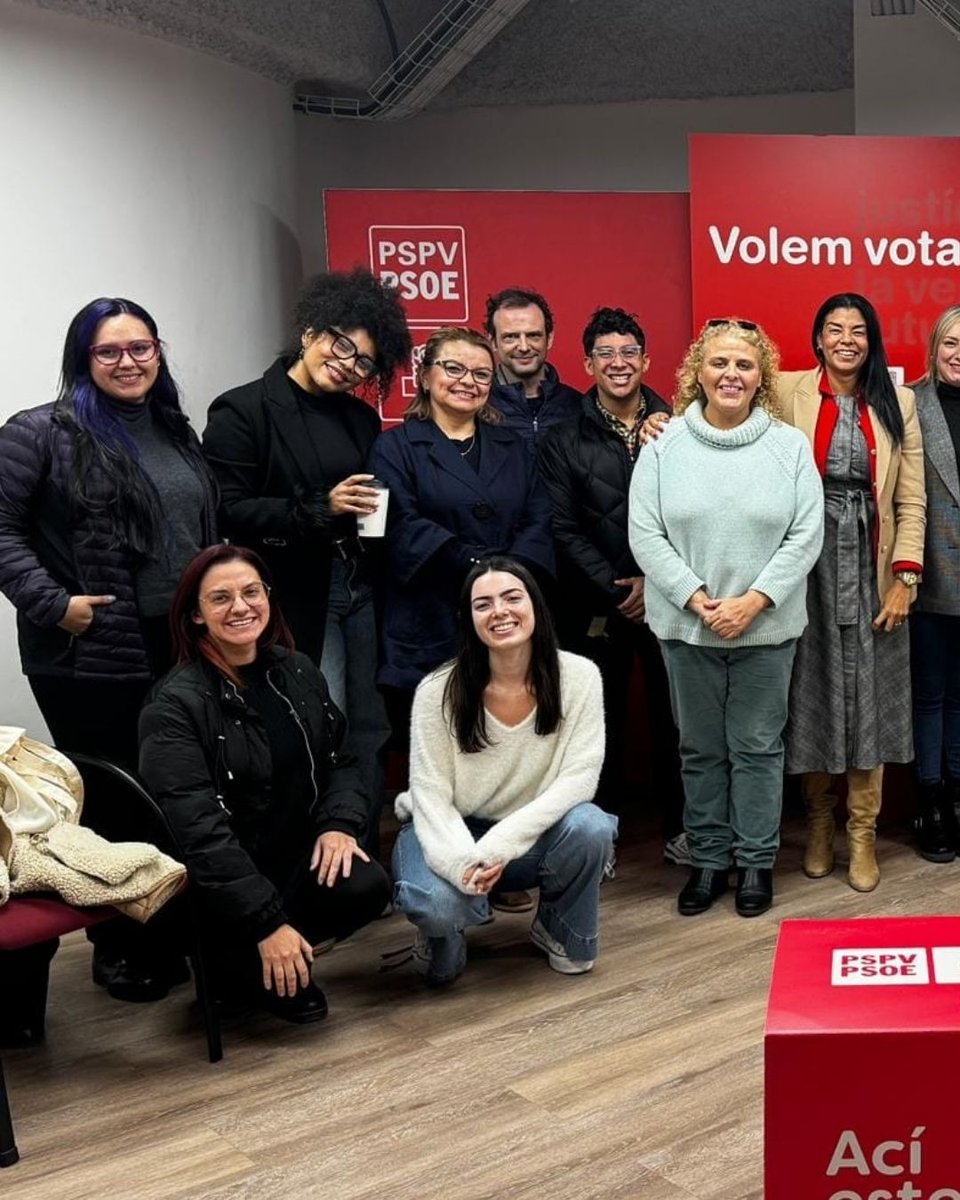 JOVESOLIDES's tweet image. En el marco de la ronda de visitas y mentorías políticas de la sexta edición de la #EscuelaDeCiudadanía, hemos visitado la sede de @SocialistesVal junto al alumnado, donde nos recibieron @YaisselSanchez y @rocio_ibanez83, diputadas en Les Corts Valencianes.

Esto ha sido lo que…