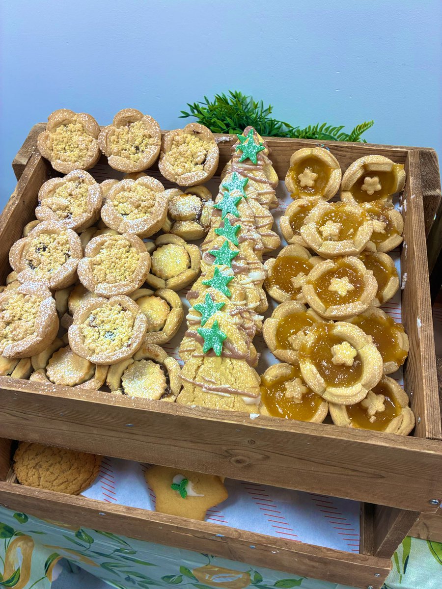 Aspens are all ready with their festive puddings for Christmas Dinner Day! 🎁🎄🤶🎅