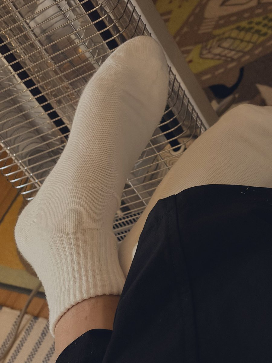 ヒーターを買って、足をあたためる。