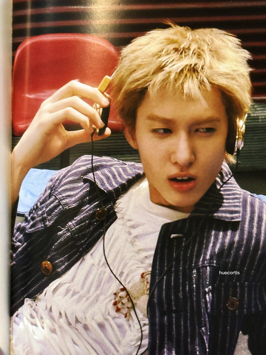 huecortis's tweet image. martin in the season greetings photo book