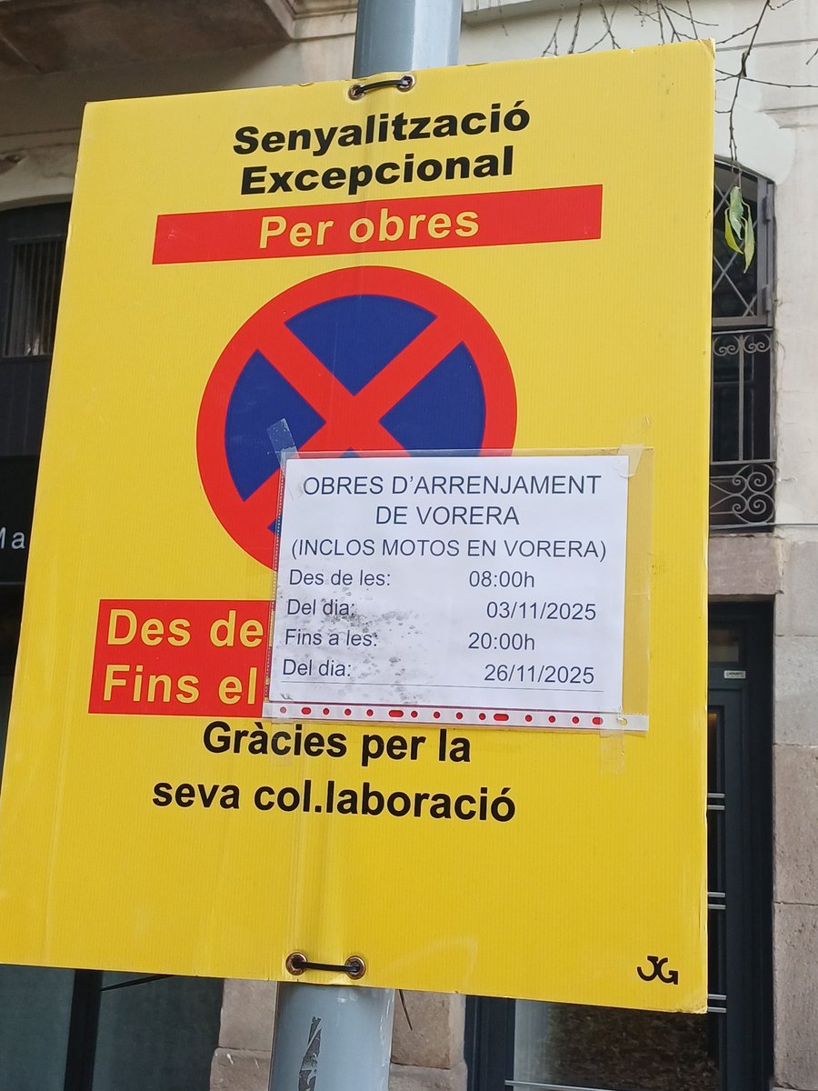 Fa més d'una setmana que les obres davant l'escola van acabar pero l'Ajuntament no reobre el #cbici. Tot son pitades i assetjament a ciclistes. La bici i els escolars no compten per a la <a href="/laiabonetrull/">Laia Bonet</a>