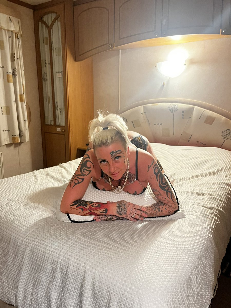 Huge thank you to every single one of you that helped me get to the final it means so much to me that I have such wonderful followers and friends on here that cheer me on and support me so much as much as I make your day believe me you also make mine just being there 💋💋💋