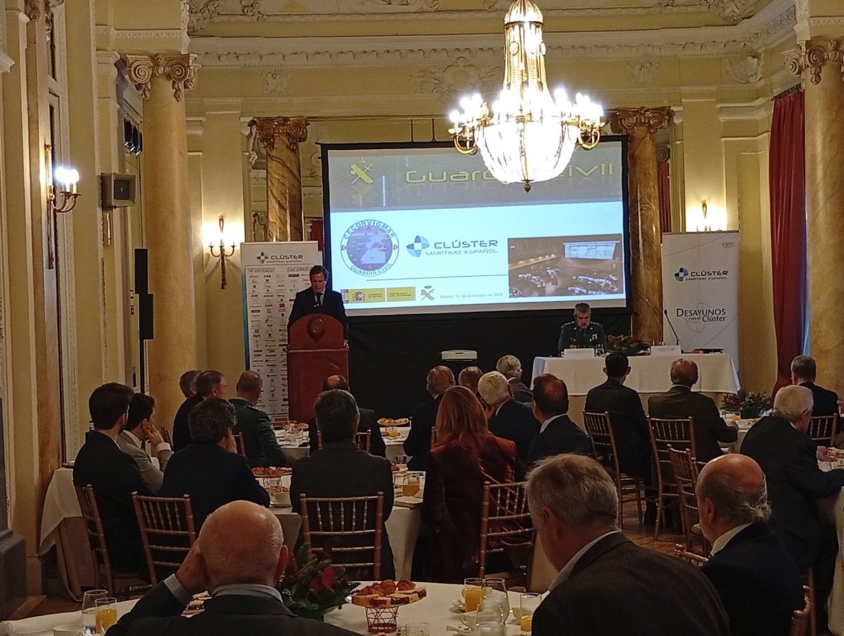 Hoy asistimos al Desayuno con el Clúster para hablar del desafío de la inmigración con la <a href="/guardiacivil/">Guardia Civil</a> <a href="/ClusterMaritimo/">Clúster Marítimo</a>