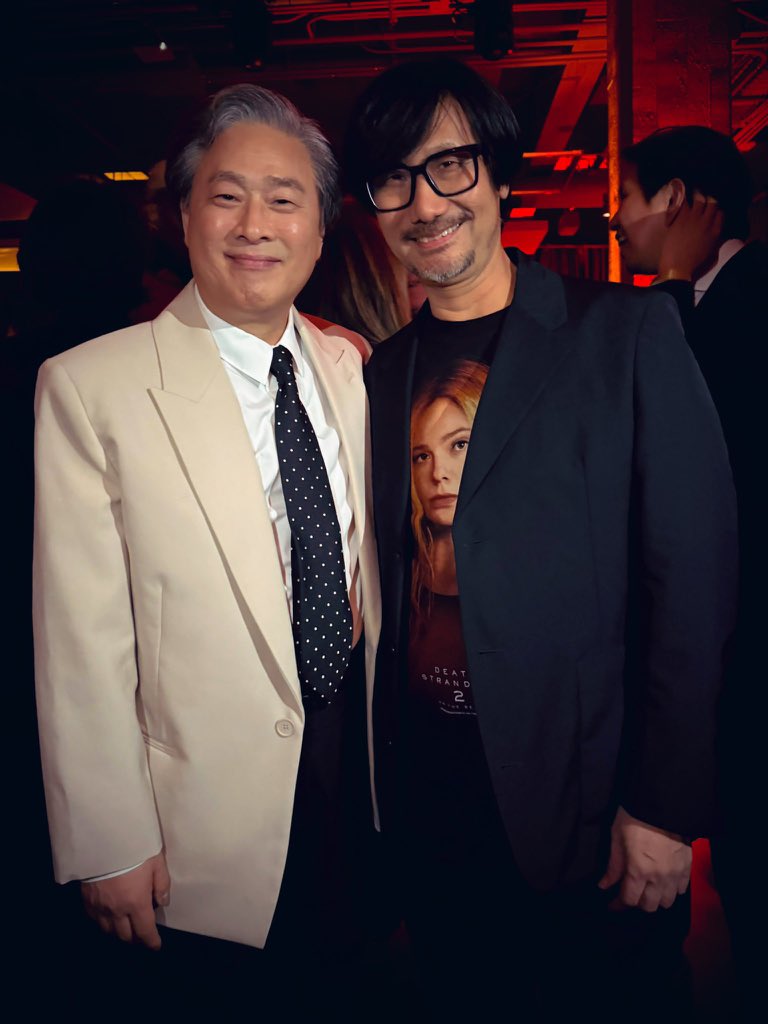 HIDEO_KOJIMA_EN's tweet image. With director Park Chan-Wook.