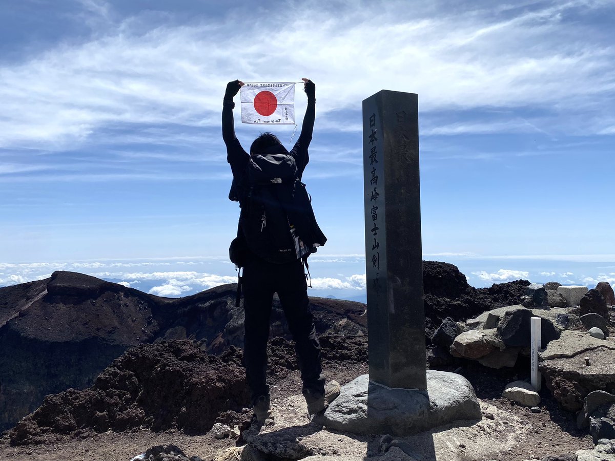 gen607's tweet image. 今年は体調不良だったり2年前に日帰り聖岳やって以来燃え尽きた感あってモチベーションも上がらずあまり山行ってないけど、毎年恒例のバースデイ甲斐駒ヶ岳黒戸尾根と10度目の富士山剣ヶ峰は天気にも恵まれて良かった
#今年登った山で１番良かった山をあげてください