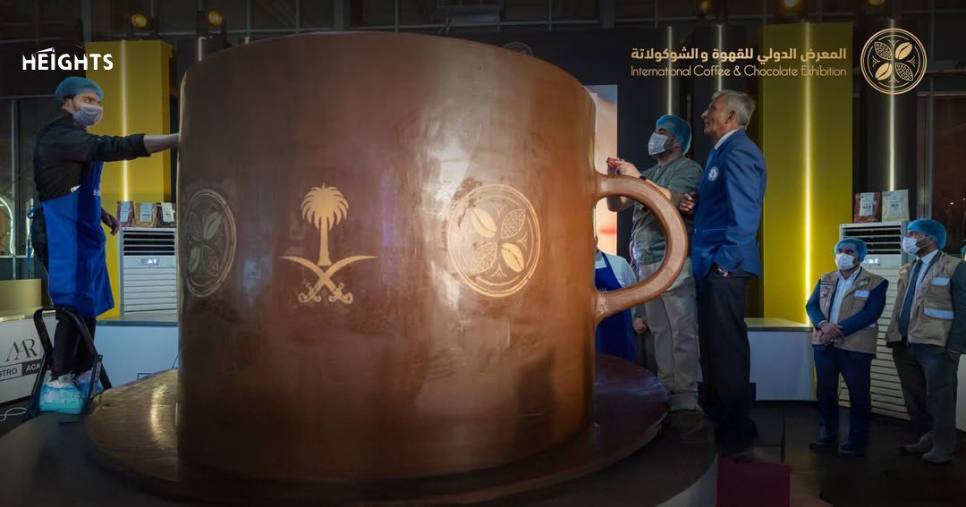 في هايتس نواصل ترسيخ حضورنا في صناعة الفعاليات الكبرى.
وخلال المعرض الدولي للقهوة والشوكولاتة سجّلنا رقمًا قياسيًا عالميًا في غينيس بابتكار أكبر كوب قهوة بالشوكولاتة في العالم بوزن 500 كجم، وبعمل متواصل استغرق 48 ساعة من فريق يضم 11 شيف محترف.

هايتس… نرتقي بالتجارب إلى مستوى