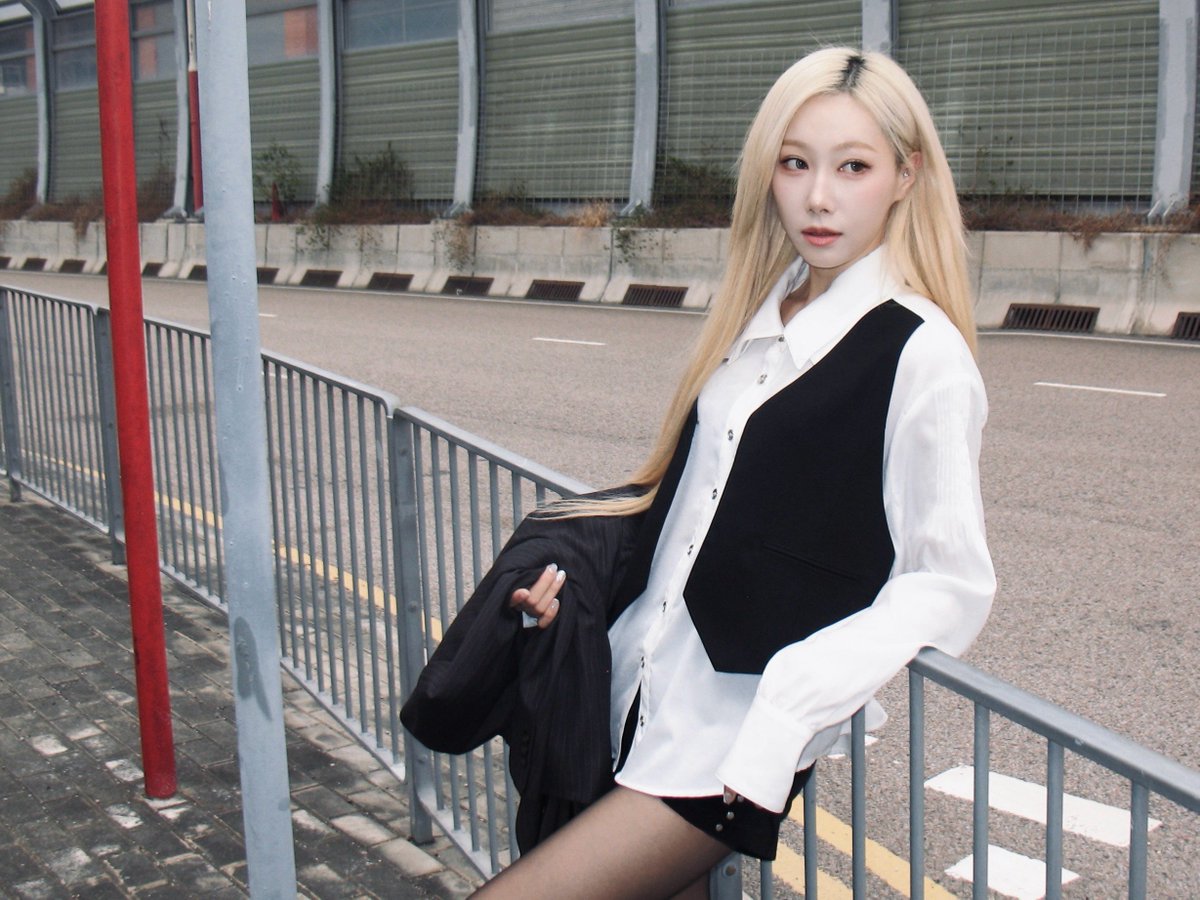 [251210] #Handong Weibo (1/3)

Good night, sweet dreams✨🌙

晚安好梦✨🌙

weibo.com/7317173686/524…

#Dreamcatcher #드림캐쳐
#한동 #韩东 #韓東
#AtsnstA