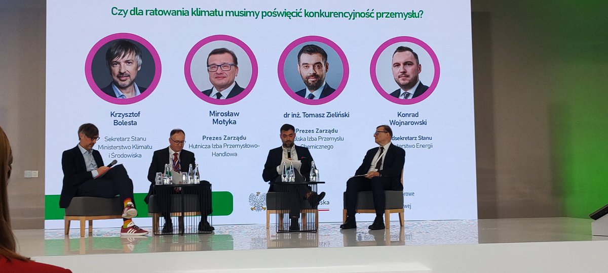 FREO_OZE's tweet photo. W Warszawie trwa Konferencja Stron Porozumienia Sektorowego na Rzecz Rozwoju Gospodarki Wodorowej koordynowana przez @MKiS_GOV_PL Uczestniczy w niej Pani Minister @hennigkloska, Sekretarze Stanu, przedstawiciele biznesu i nauki.#FREO reprezentuje Prezes Zarządu @PawelMachalski https://t.co/FvOVaIFJBo