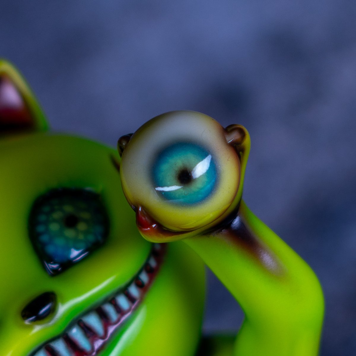 ワンコン戦利品 目ん玉鷲掴みTAMA🐱 いったい何処の誰の目ん玉なの