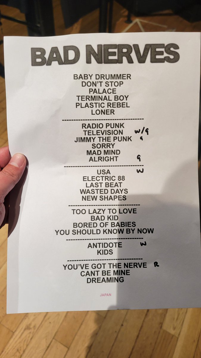 donhiro's tweet image. 直接ではなくPA卓のスタッフから、BAD NERVESのセットリストもらった。