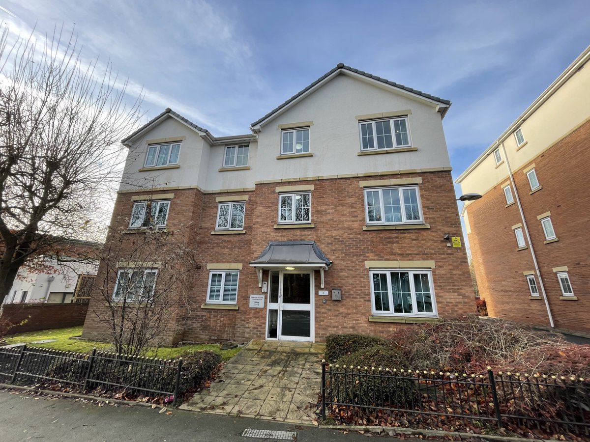 FOR SALE 📍 Odeon House, Salford 💷 £130,000 🛏 2 Bedrooms 🚽 2 Bathrooms 🏢 Flat
Call us on 0161 707 4745 to book a viewing now! 📞