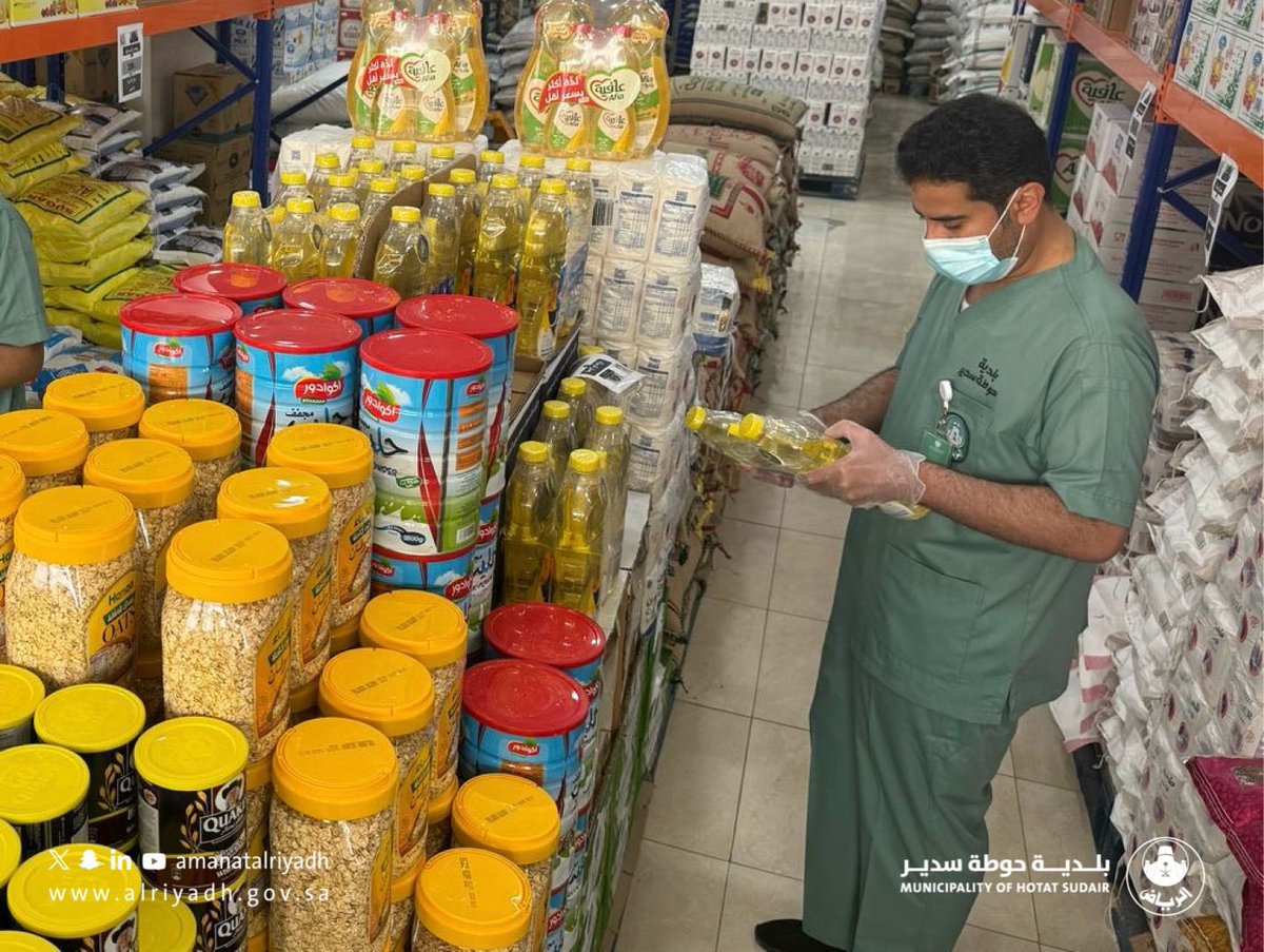 جولاتنا الرقابية مستمرة على المنشآت التجارية؛ لضمان التزامها بالاشتراطات البلدية والصحية، حرصًا على سلامة المجتمع.🍚
#بلدية_حوطة_سدير
#أمانة_منطقة_الرياض