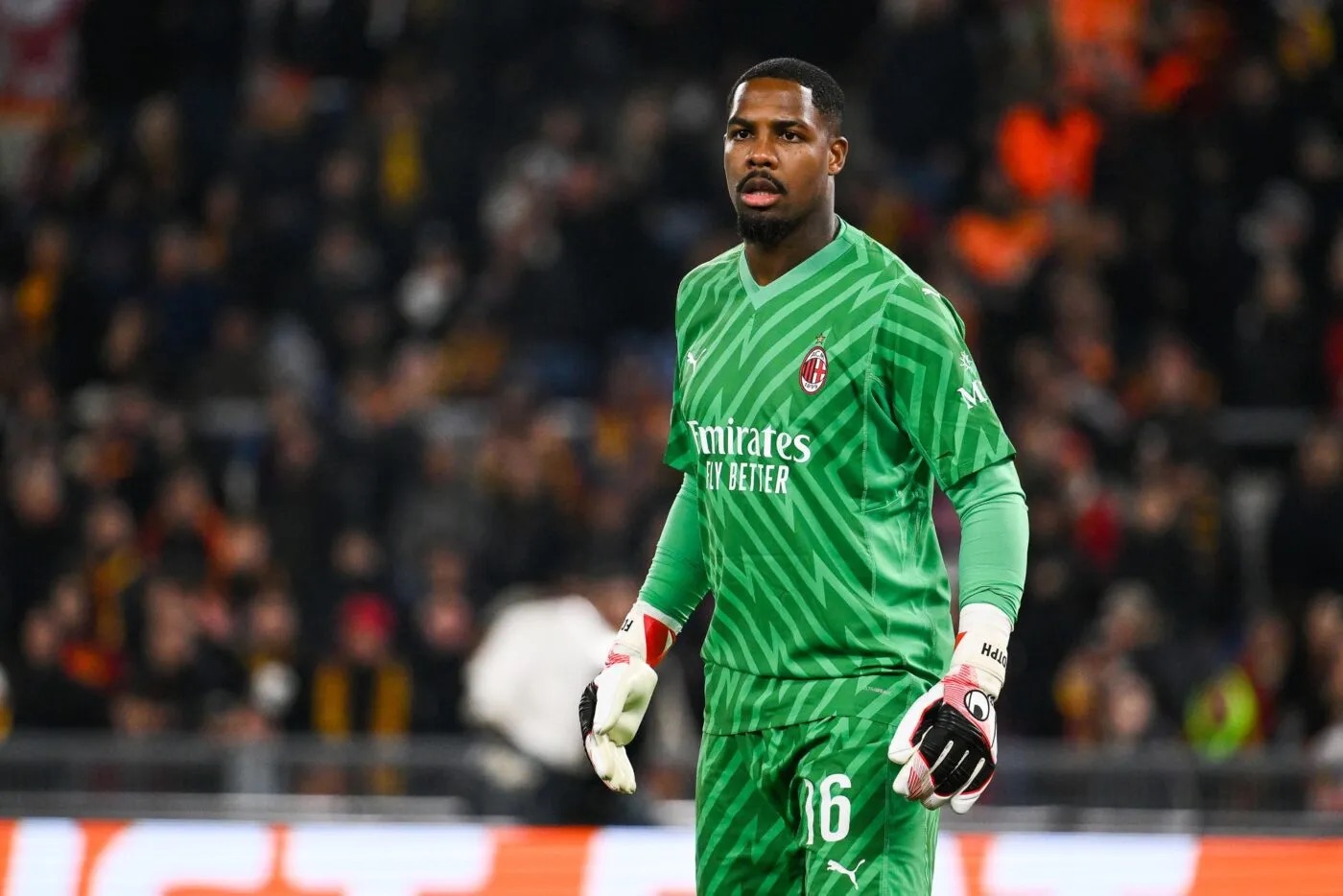 حسب دي ماريزيو. ميلان يضغط على مايك ماينان لتجديد عقده. العملاق الإيطالي يدرس كذلك التعاقد مع حارس مرمى كورينثيانز هوغو سوزا 