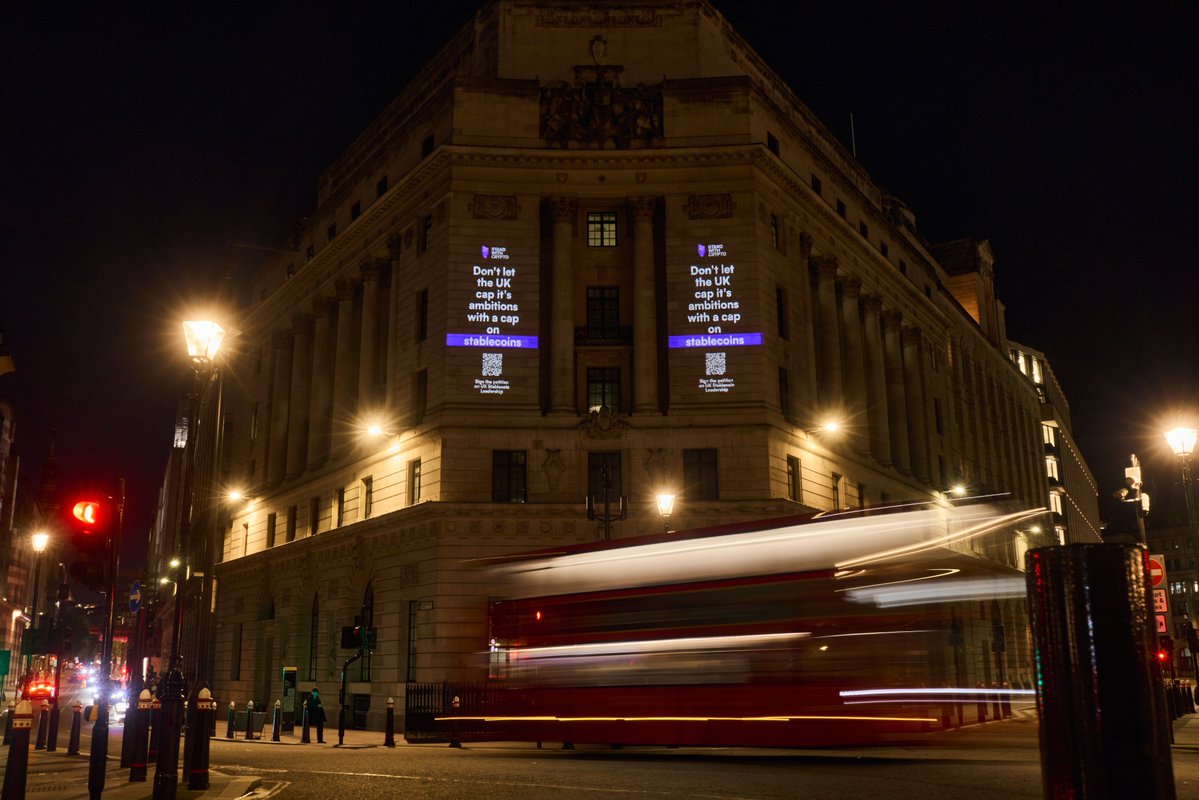 StandWCrypto_UK's tweet photo. Ah, Christmas time in the UK! 🎄

The weather’s turning and the evenings are getting darker. Luckily, Stand With Crypto is here to light up those dreary evenings… and make a few points about the Bank of England’s stablecoin proposals while we’re at it.

While you’re out at the work Christmas drinks or grabbing those last-minute Christmas presents, don’t forget to look up and remember — the current proposal to cap stablecoins could quietly cap the UK’s economic potential too.👇

Sign the petition and #UncapTheUK 🛡️ https://t.co/mUshp9EUMd