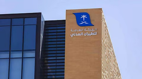 عاجل | أعلنت هيئة الطيران المدني السعودية الفائزين في منافسة ناقل جوي وطني (عارض)، حيث تمت الترسية على تحالف يضم "الجزيرة للطيران" وآخر يضم "بيوند للطيران" (BEOND) لتشغيل رحلات داخلية ودولية عارضة من وإلى مختلف مطارات السعودية. الناقل العارض يسهم في توفير بيئة تنافسية تتيح 