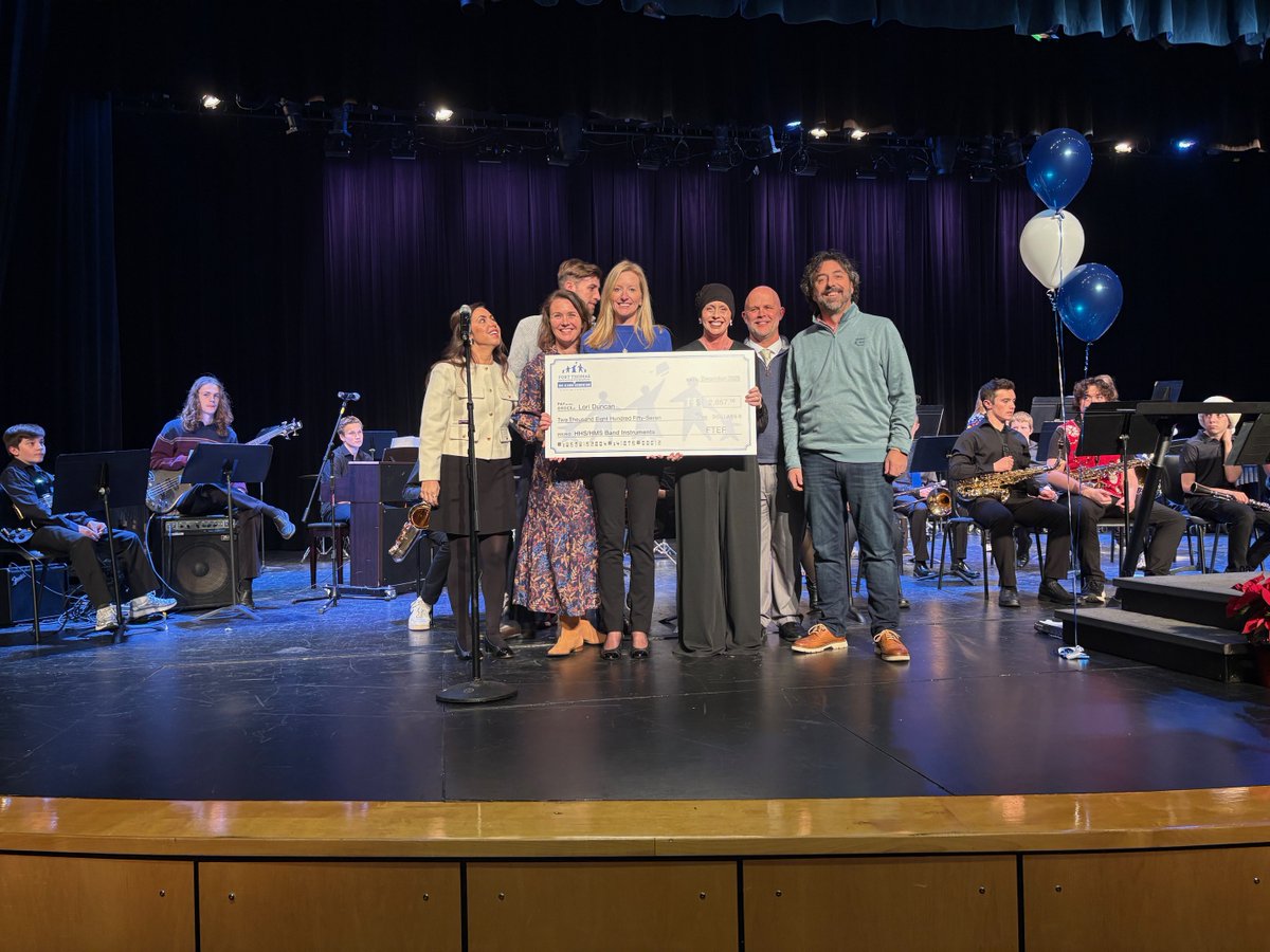 FTEF's tweet image. It's teacher grant time! Last night we awarded Lori Duncan and the band department a teacher grant for new band instruments. Congratulations!  🙌
To donate to our teacher grant program visit: loom.ly/jz1EJIE
#FTEF