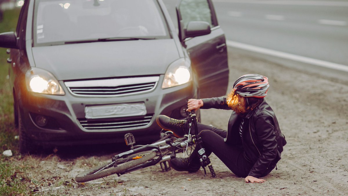 Meilleur_Velo's tweet photo. 🚨 Le dooring explose en ville : l’Allemagne va imposer l’alerte de portière… et la France pourrait bien suivre. 🚲
Un article indispensable pour comprendre ce qui arrive 👇 
(lien en commentaire)

#SécuritéCyclistes #Dooring #Vélo #Mobilité #France #Urbanisme #Cyclistes https://t.co/PEQhA2bCEX