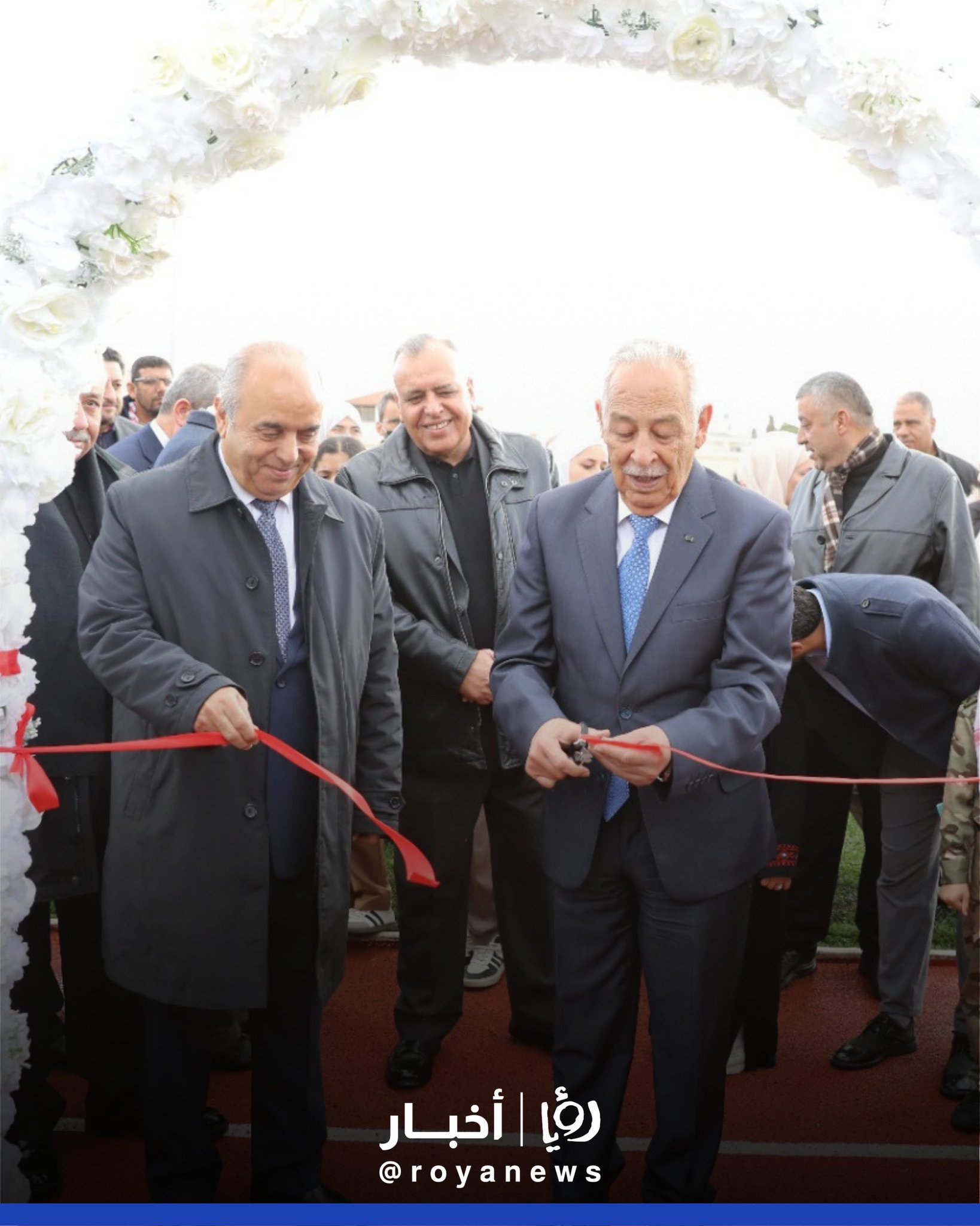 مندوبا عن الملك.. العيسوي يفتتح مدرستين نموذجيتين في عمان وملعبا في مأدبا 