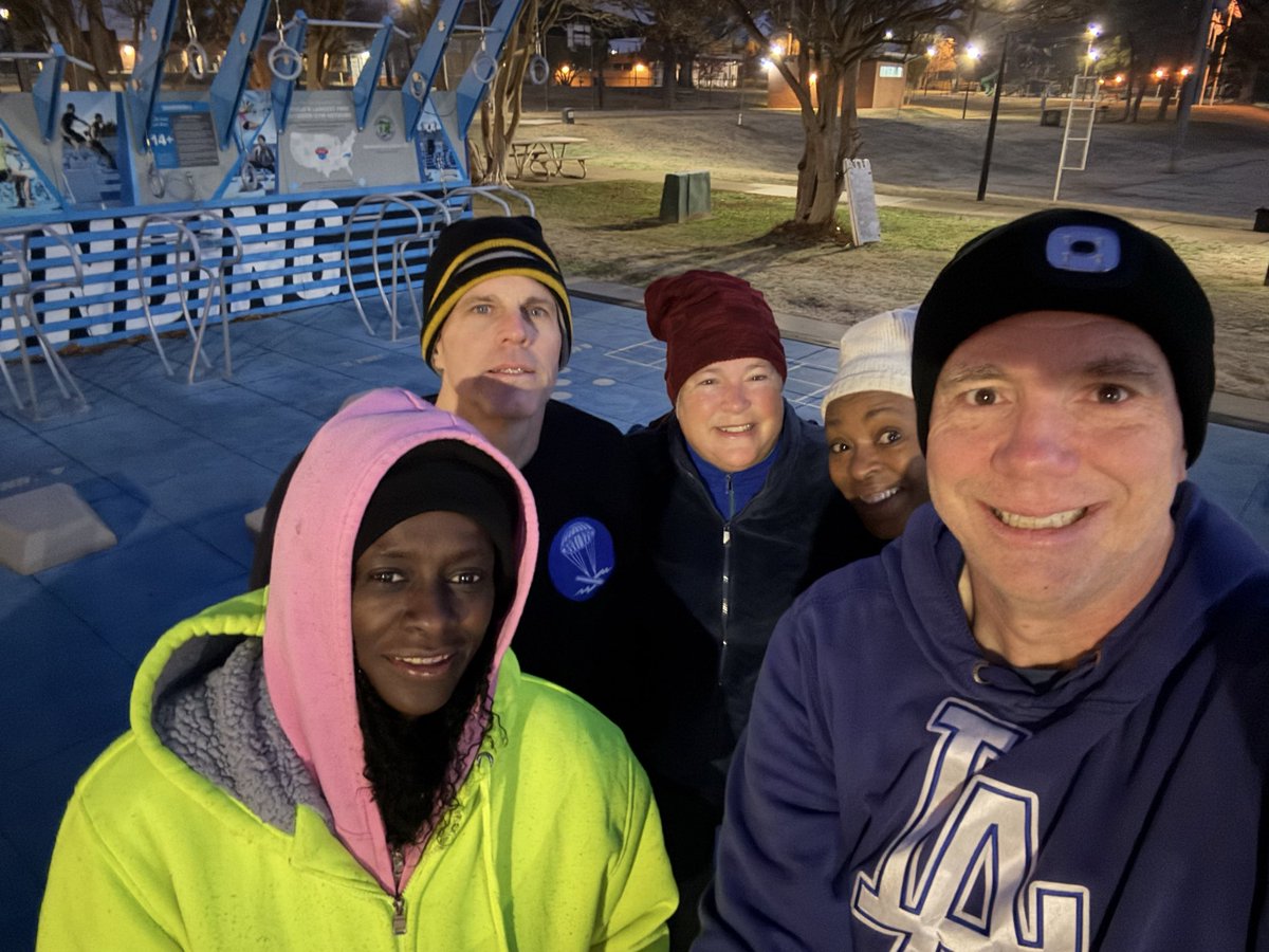 StevenRCole's tweet image. Five completed the “Second 50 Assessment” this morning at the @VetBridgeHome #WednesdayWorkout: wall sit, plank, dead hang, shoulder overhead mobility, &amp;amp; the sit and rise test. Here’s more info about the test if you’re interested: secondfifty.com/assessments @Lowes @NatFitCampaign