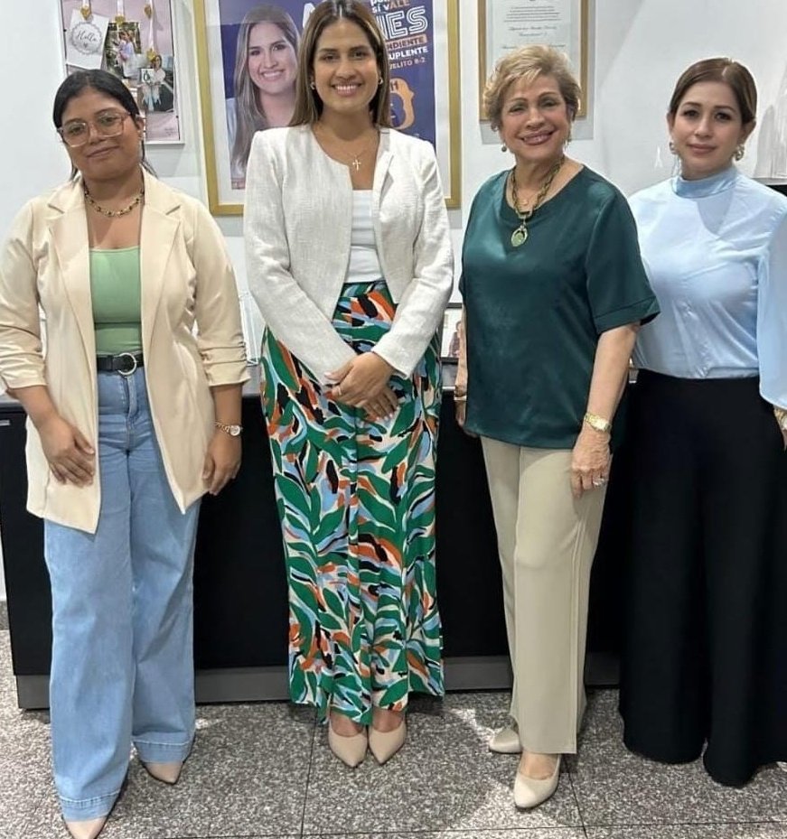 Agradecemos a la Honorable Diputada @alebrenes_3  por el espacio y la atención prestada, acompañada de grandes mujeres como  su asistente y la Lic. Gilma de León.