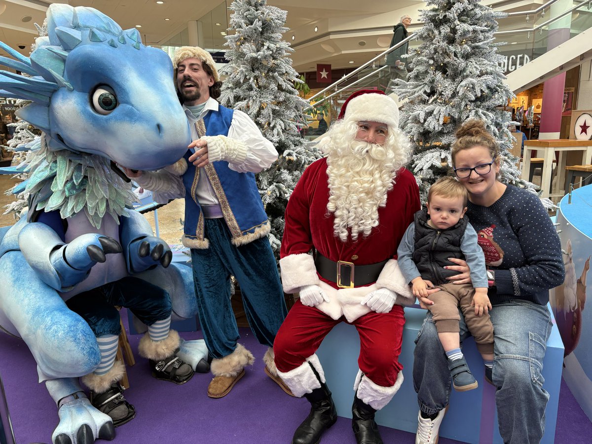 mayfair21's tweet photo. Thanks @TomFletcher for another brilliant book. We even had it read to us by a special guest #christmasaurus https://t.co/dbhhXvGiVu