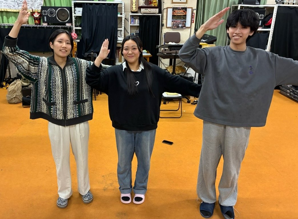 定期演奏会まであと4日！❤️‍🔥

今日は体で｢4｣を表現してみました！

定期演奏会のチケットはまだ販売していますので14日(日)予定の空いている方は是非お越しください！✨

チケットのリンクはこちらです👇
teket.jp/1817/53341

 #SUWO #定期演奏会