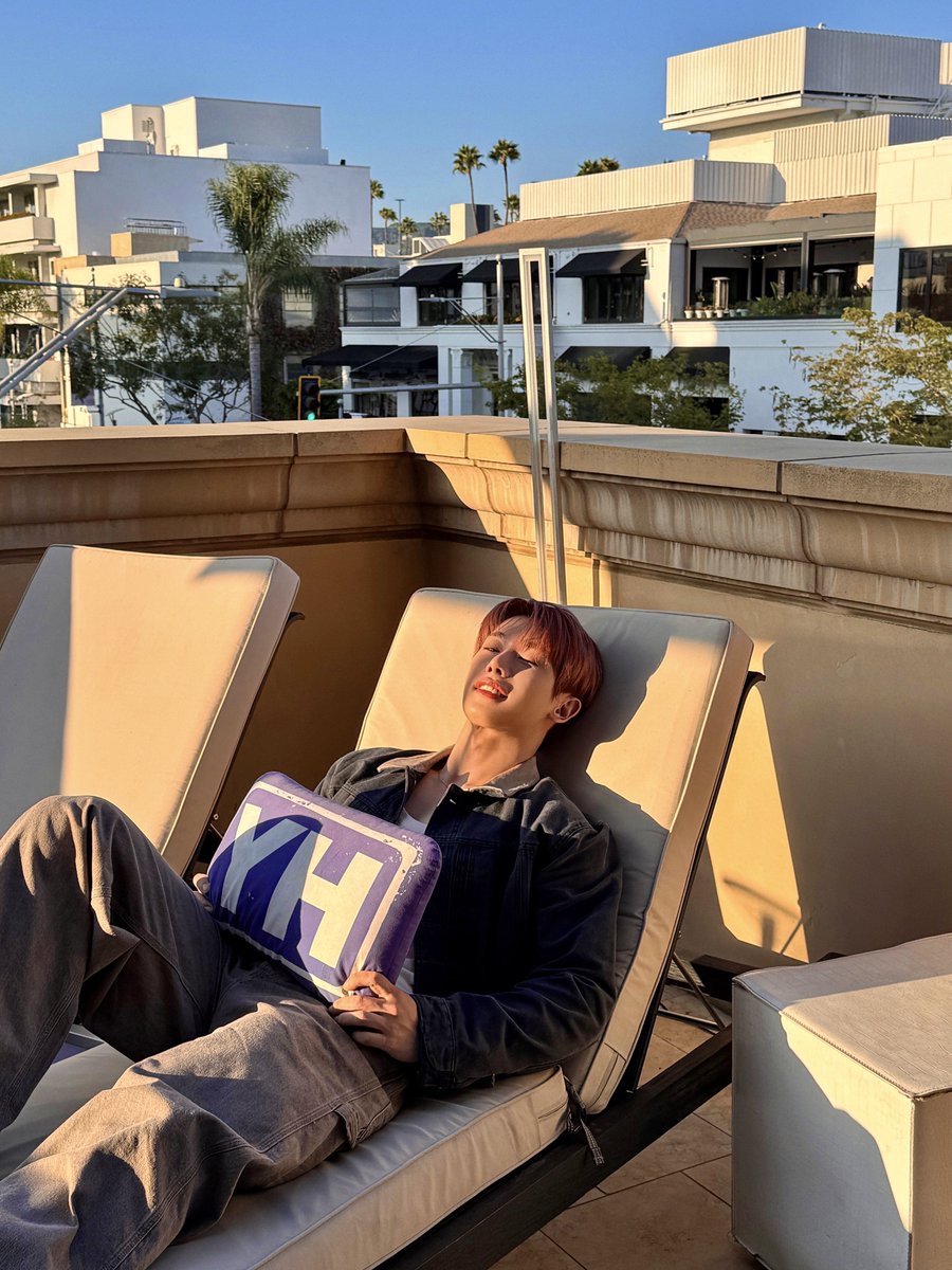 official__wonho's tweet image. [📸] #YOUNGHOLLYWOOD
위니, 인터뷰 재밌게 보셨나요?
정규 앨범 ‘신드롬’에 대해 즐겁게 이야기 
나눌 수 있는 시간이었어요💙

WENEE, did you enjoy watching the interview?
We had such a great time talking about the full album SYNDROME 💙

#원호 #WONHO 
#SYNDROME