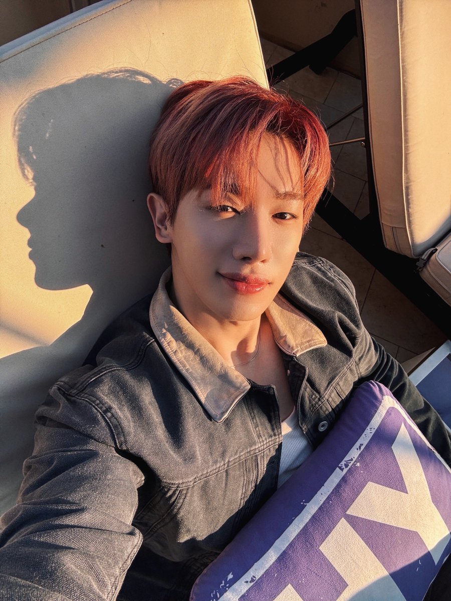 official__wonho's tweet image. [📸] #YOUNGHOLLYWOOD
위니, 인터뷰 재밌게 보셨나요?
정규 앨범 ‘신드롬’에 대해 즐겁게 이야기 
나눌 수 있는 시간이었어요💙

WENEE, did you enjoy watching the interview?
We had such a great time talking about the full album SYNDROME 💙

#원호 #WONHO 
#SYNDROME