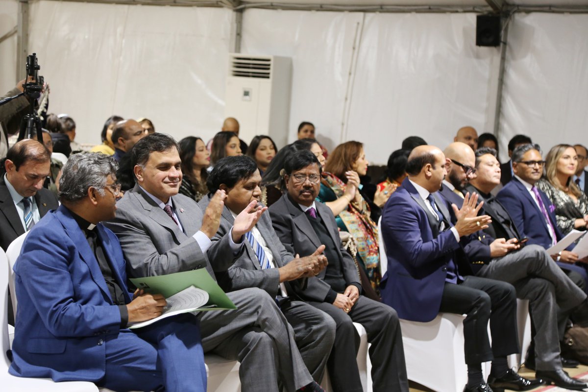 Christmas celebrations at Pakistan High Commission, London

The High Commission of Pakistan in London <a href="/PakistaninUK/">Pakistan High Commission London</a> hosted #Christmas celebrations that was attended by Christian &amp; Muslim leaders and the British Pakistani christian community.  

Choirs from various churches sang