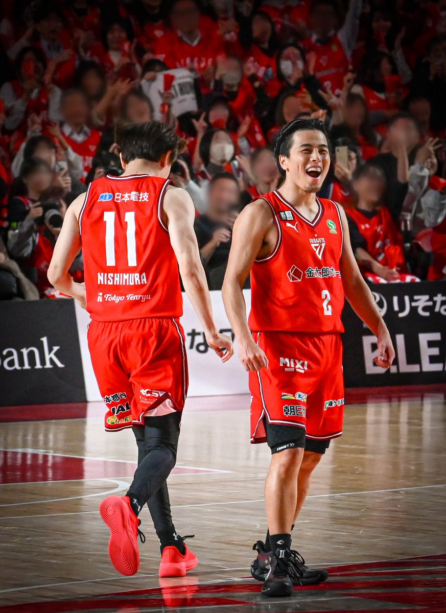 4Q、文男の3Pにこの笑顔のとがぴ😊 #千葉ジェッツ #西村文男 #富樫勇樹