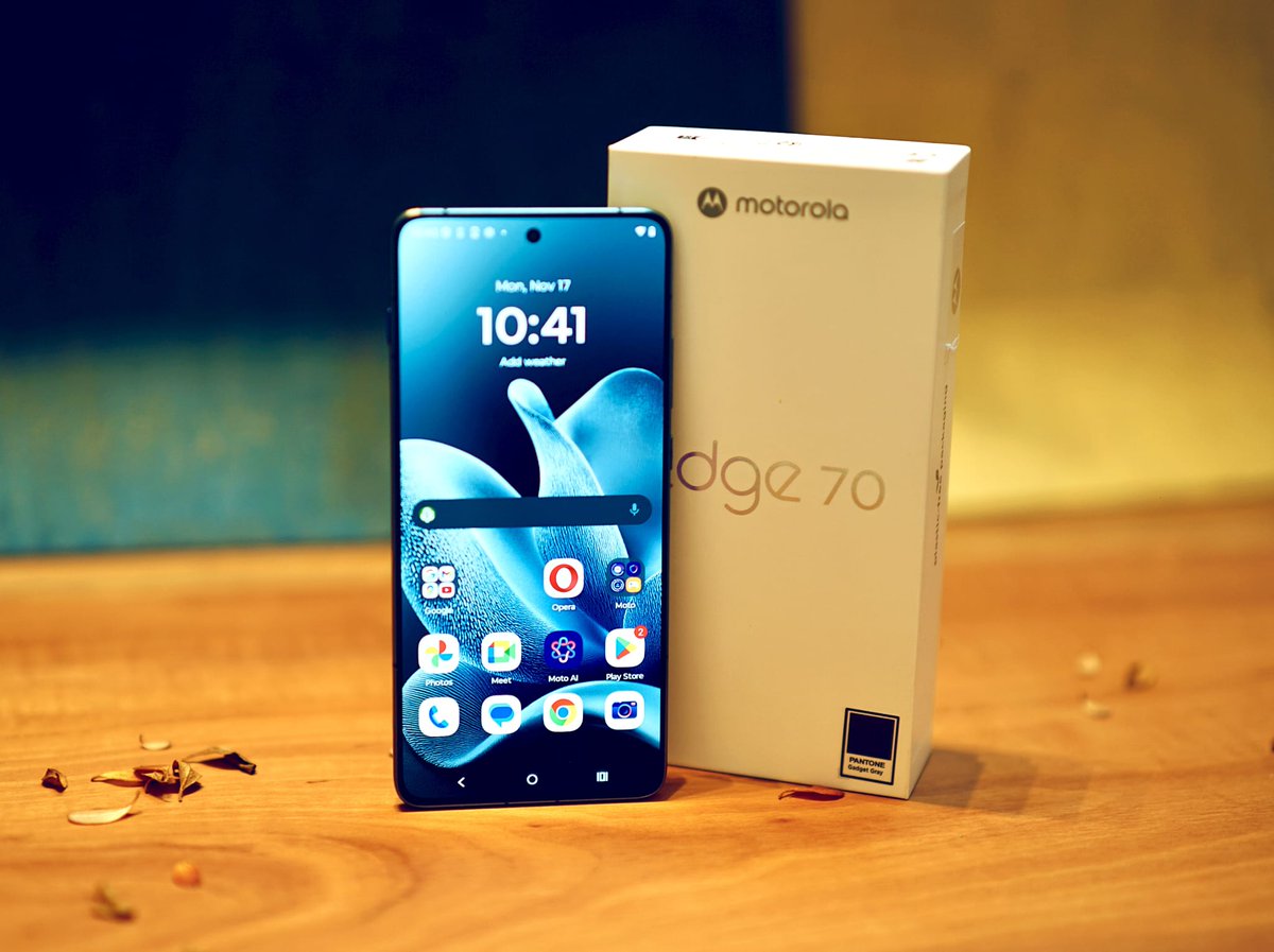 notebookcheck's tweet image. Wie viel Smartphone steckt noch im Schlankheitswahn? – Test Motorola Edge 70 dlvr.it/TPl2lY #MotorolaEdge70 #SmartphoneTest #SlimDesign #Notebooks #TechnologyReview