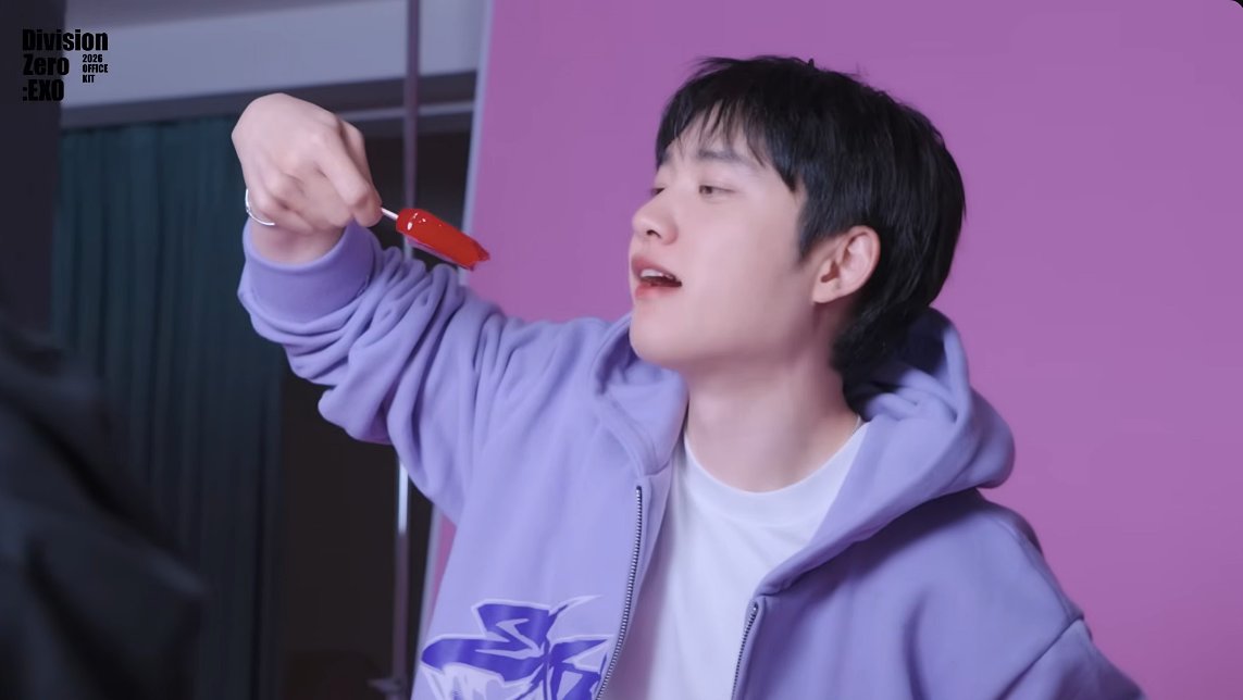 도경수 미쳤나봐(p)누가 아이스바를 그렇게 ㅅㅅ하게 먹어요