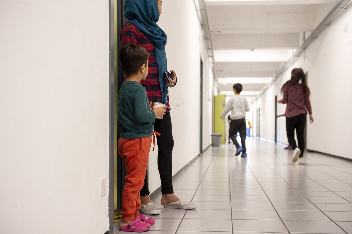 Révision de l’ordonnance du DFJP relatif à la sécurité &amp; à l’exploitation des centres fédéraux d’asile: nous saluons le projet, mais demandons des règles plus claires pour protéger les requérants d’asile – par exemple concernant les mineurs.
bit.ly/4pVWPsp #DroitsHumains