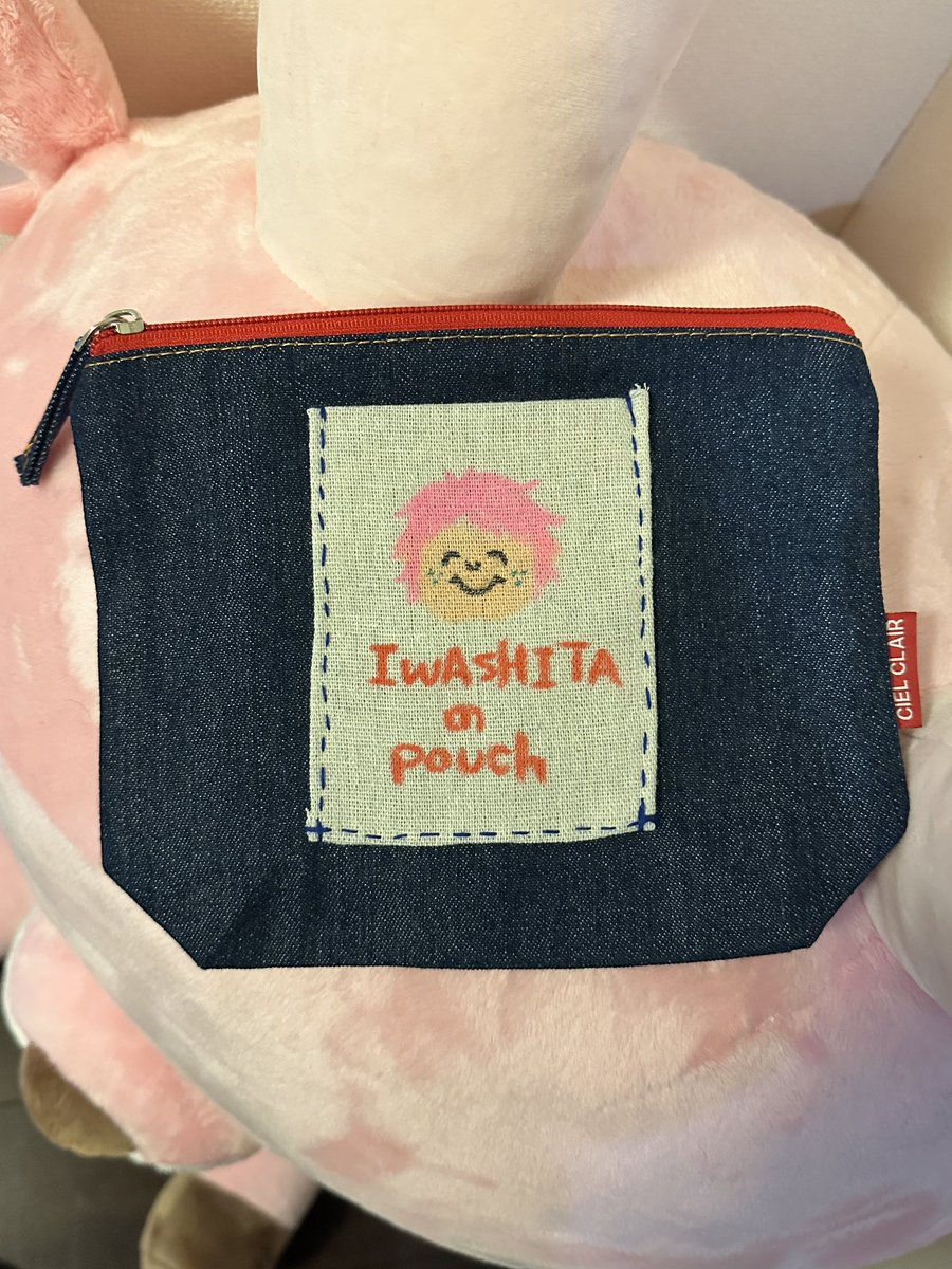 星野みちるさんからポーチを頂きました😭みちるさんの手作り感満載のOKAO shopポーチ。私のお顔もみちる画伯の筆によるもの。ありがとうございます。感激です😭

岩下の新生姜ミュージアムにも星野みちるさんの絵が何枚か飾ってあります。御人柄溢れる愛すべき作品群、皆様ぜひチェックしてください☺️