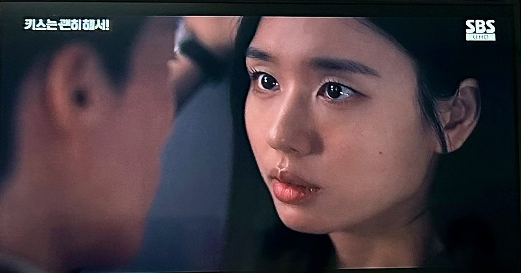 ‘키스는 괜히 해서’ 9화
숨길 수 없는 마음들
숨겨지지 않는 감정들
다가오는 인연을 거부 하지 모태 💋❤️
#안은진 #다림 #키괜 #고다림 #은진 #키스는괜히해서