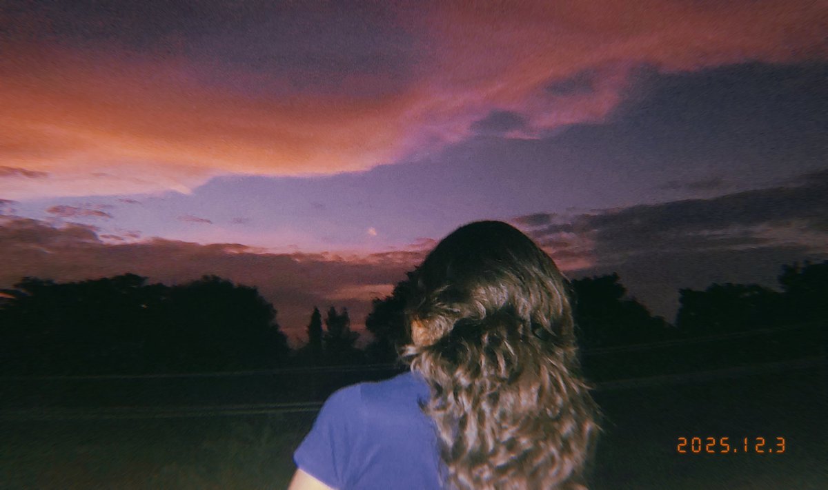 deekshapurvantr's tweet photo. there's something about sunsets arghhh https://t.co/GWJuCDvh0N
