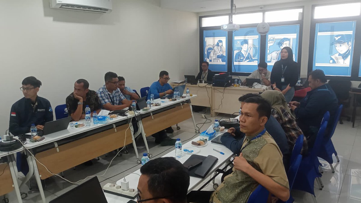 Sptj_transjkt's tweet photo. ** PERUNDINGAN PKB KE-3 PERIODE (2026-2028)
Rabu, 3 Desember 2025.

SPTJ – Berani, Tulus, Setia Sampai Akhir!
#SPTJ #PKB2026 #PerundinganKe3 #SolidaritasPekerja #HumasSPTJ https://t.co/n2uXat8ZGI