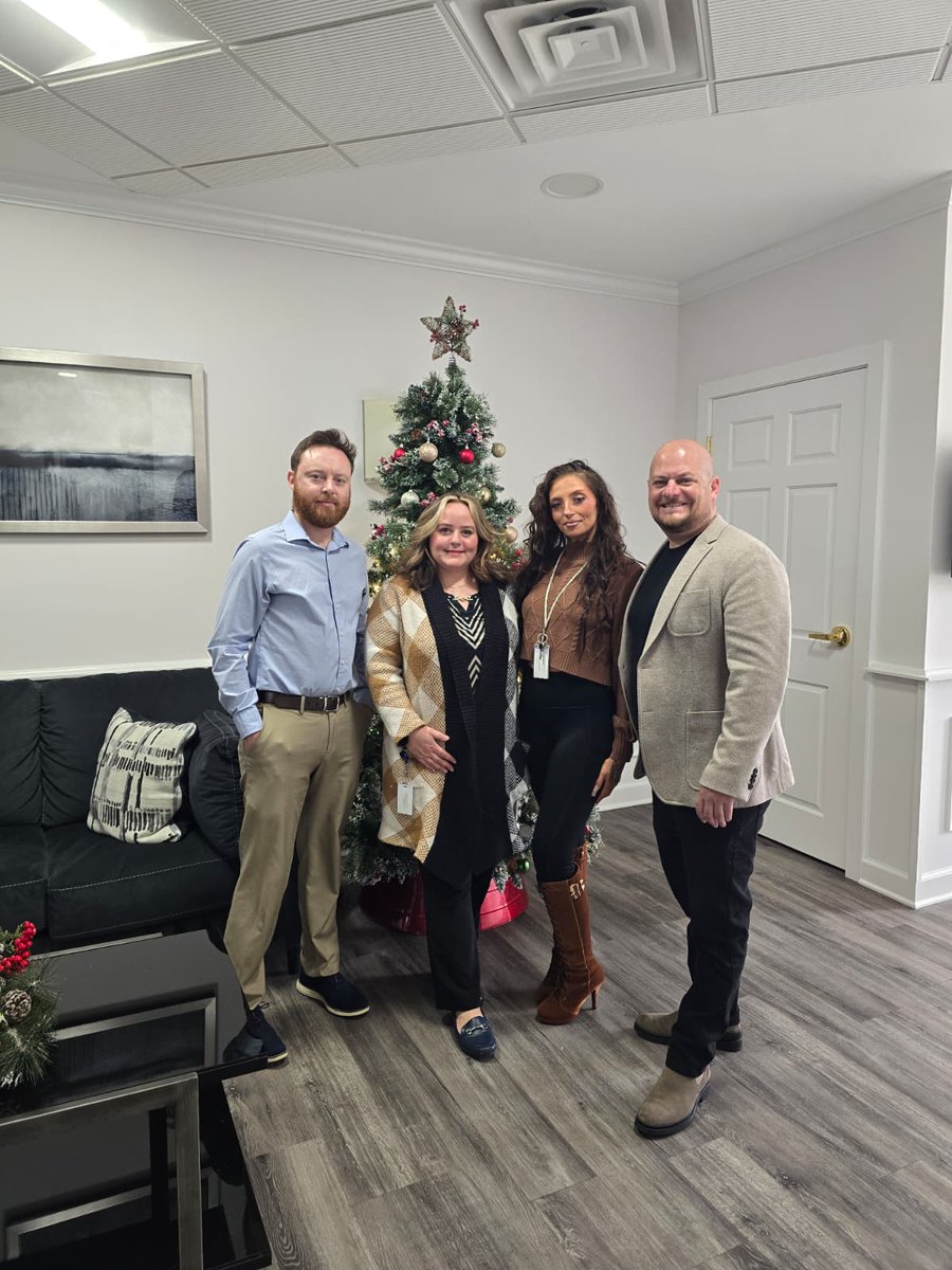 rollinghillsrc's tweet photo. It’s Christmas time at Rolling Hills! 🎄@rollinghillsrc #rhrc #rollinghills #chesternj https://t.co/SbINDJutLF